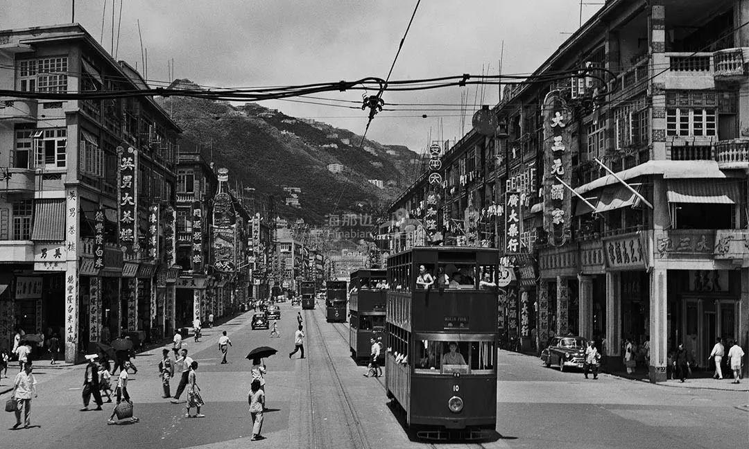 1950年开始,是香港移民潮的第三阶段,人口每年都呈直线上升.