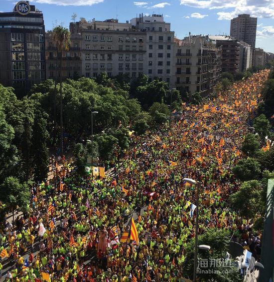 约有100万人参加了当天的游行。（图片来源：今日俄罗斯网站）
