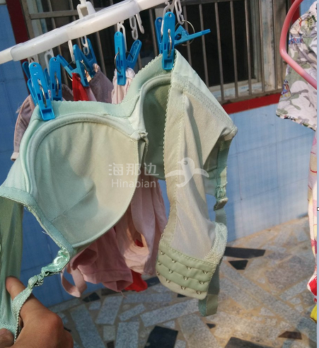 下a片偷内裤还"撸管儿"!jing液弄一地