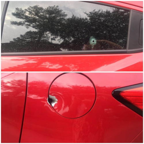 日前发生一起华女夜归驾车返家途中,遭疑似行抢不成的歹徒连开六枪,车上弹痕累累,其中一枪还从驾驶座后方玻璃打进车内,吓得金女士仓皇逃回公司求救。(美国《寰球日报》) ..