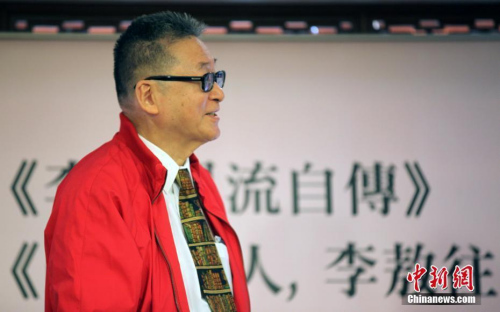 图为2015年4月23日，即将迎来80岁生日的作家李敖在台北发表新作《李敖风流自传》、《虽千万人，李敖往矣》两本新书。<a target='_blank' >中新社</a>记者 刘舒凌 摄