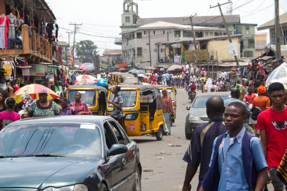 (点击图片,加入移民交流群)尼日利亚街头马里2012年发生军事政变,