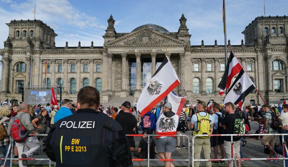 德国新闻柏林周末游行变暴动国会大厦遭极右翼分子围攻强闯