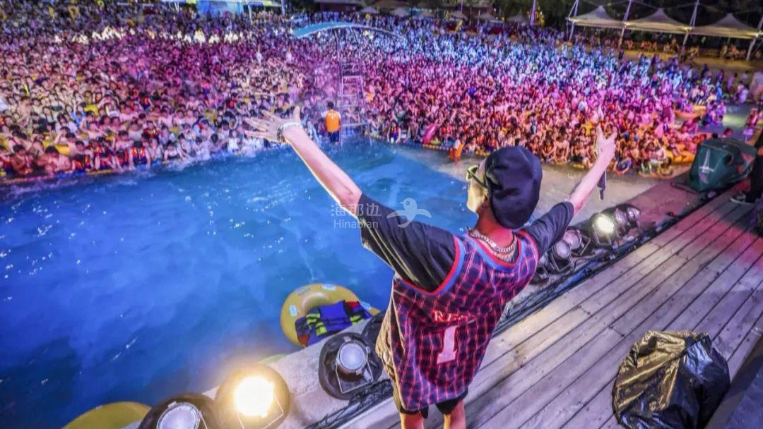 不相信作为疫情发生地的武汉这么快就恢复了正常,还举办了万人party