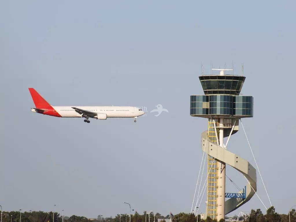 突发悉尼机场塔台疑似着火进出港航班全部停飞整个机场一片混乱