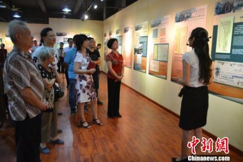 资料图:“金山伯的荣耀——江门近代侨汇展”亮相福建泉州华侨历史博物馆。廖静 摄 ..