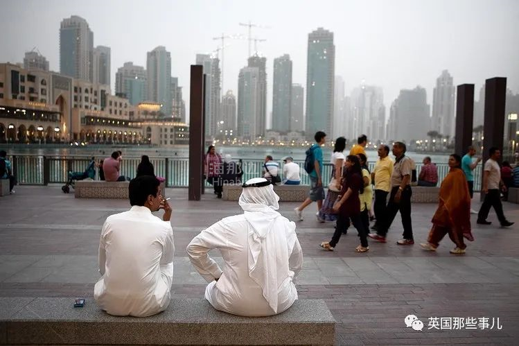 视频疯传40个嫩模在迪拜码头阳台上全luo拍照结果全抓走了