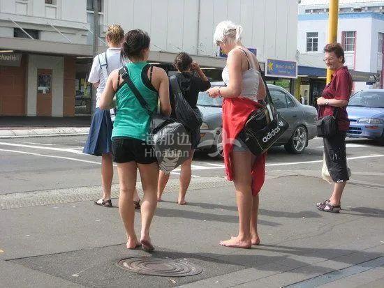 千古之谜为什么新西兰人喜欢光脚上街