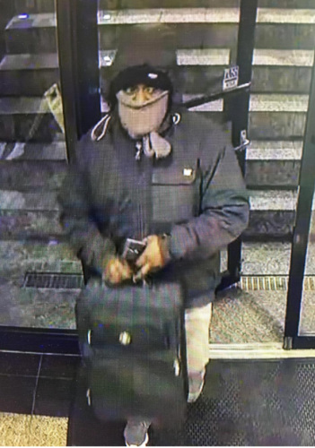 涉嫌搶劫法拉盛汽車旅館的男子。(警方提供) ..