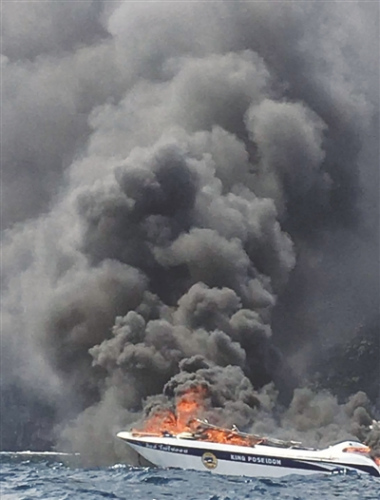 游艇发生爆炸时的情景。
